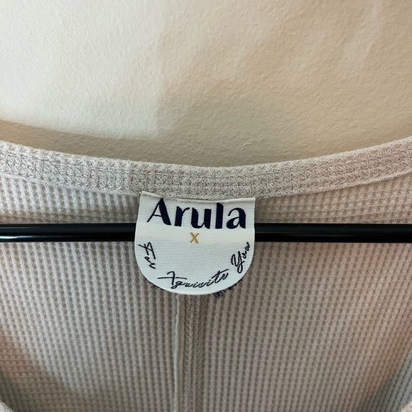 ARULA Lace Hem Cream Tank Top - Picture 2 of 3